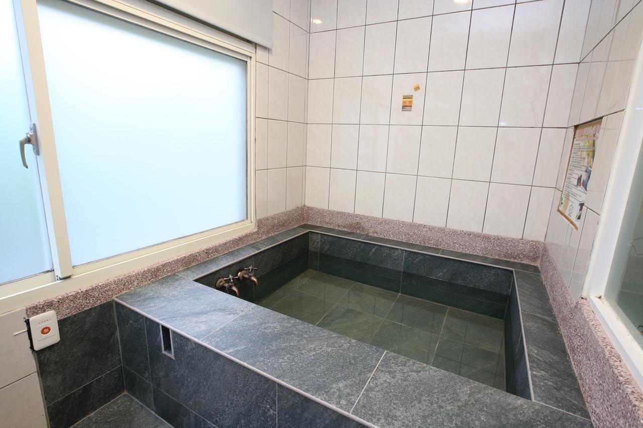 Cyuan Tang Hot Spring Hotel Jiaoxi Exteriör bild