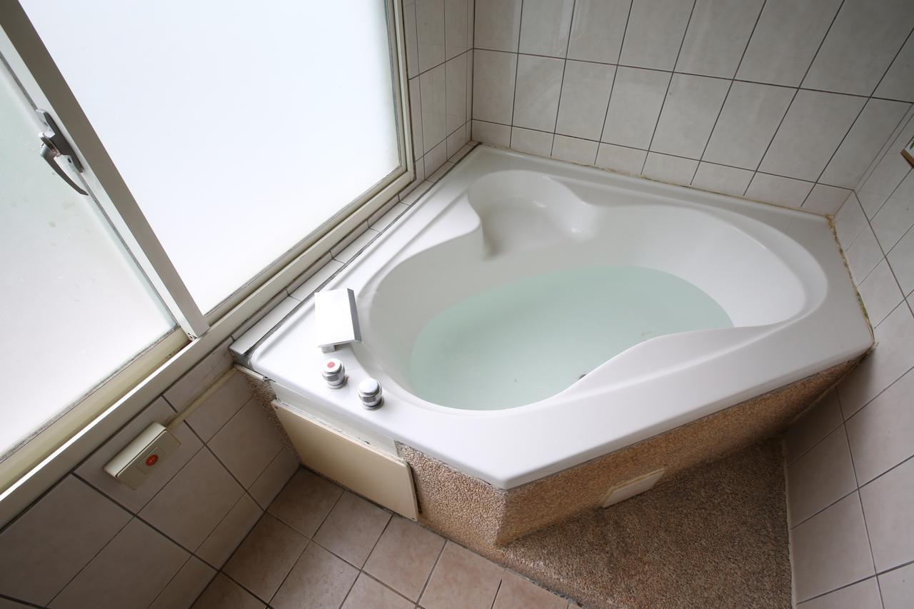 Cyuan Tang Hot Spring Hotel Jiaoxi Exteriör bild